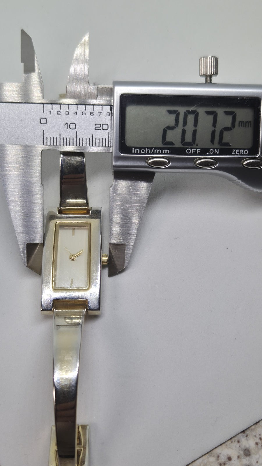 New Look Ladies Gold Tone Wristwatch Excellent Working Order New Battery Fitted23