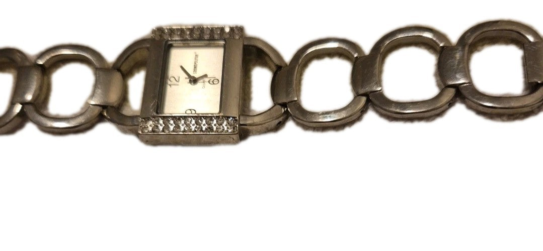 Ladies Cosmopolitan Quartz Watch Stylish Crystal Chrome Bangle Watch5