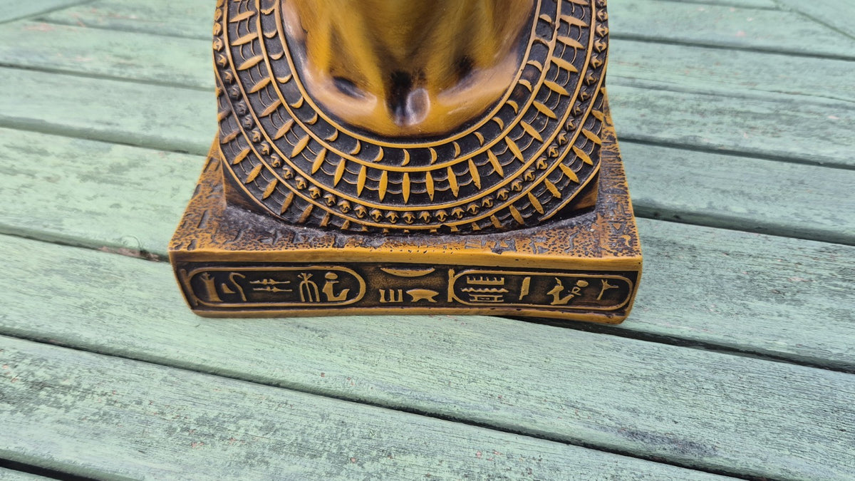 Decorative Replica of the famous Nefertiti Bust6