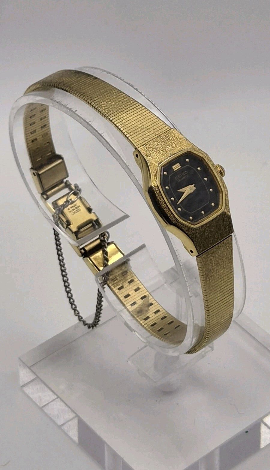 Vintage ladies' Seiko Quartz dress watch, 2P20-5H30. Working6