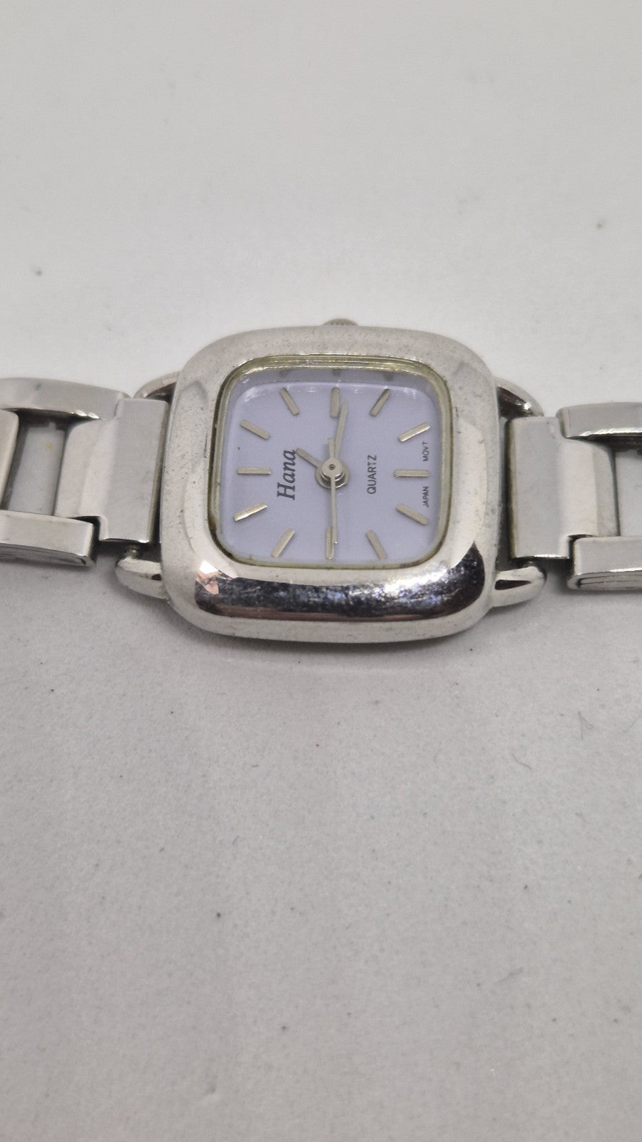 Hana Quartz ladies' watch with a silvercoloured bracelet3