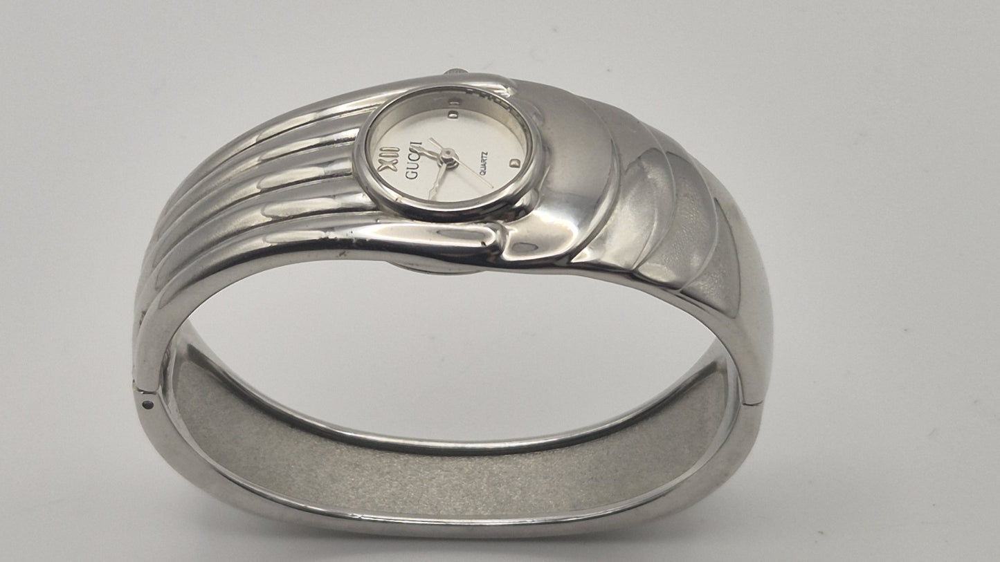 gucci bangle watch woman2