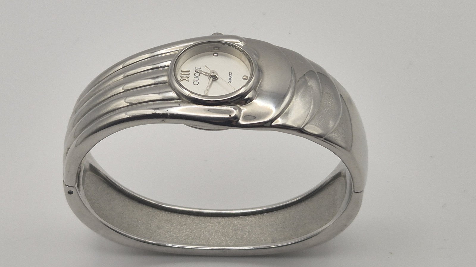 gucci bangle watch woman2