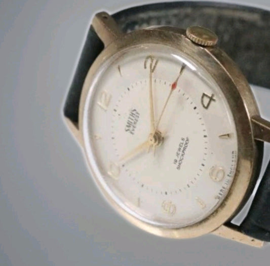 9ct gold Smiths Everest wrist watch. Working1
