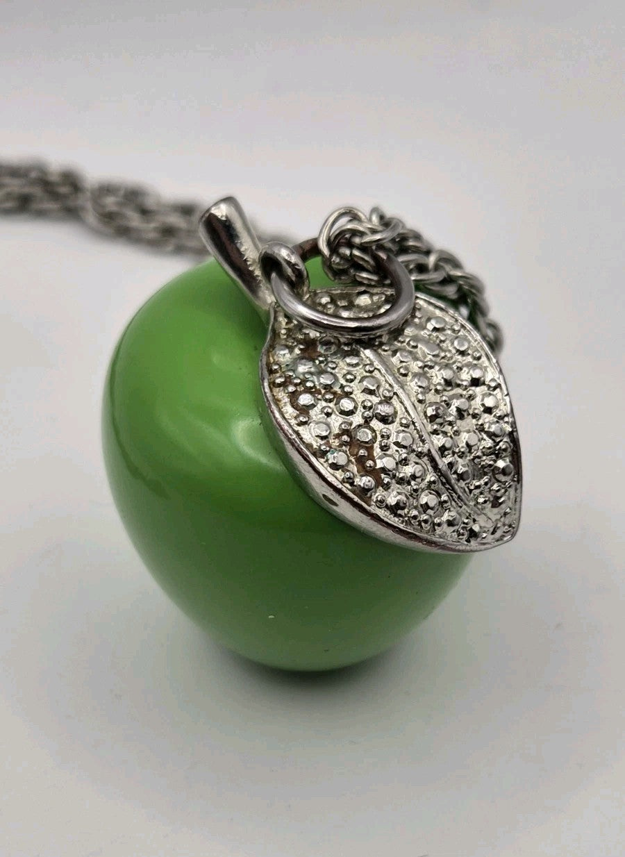 vintage green enamel and silvertone apple pendant necklace9