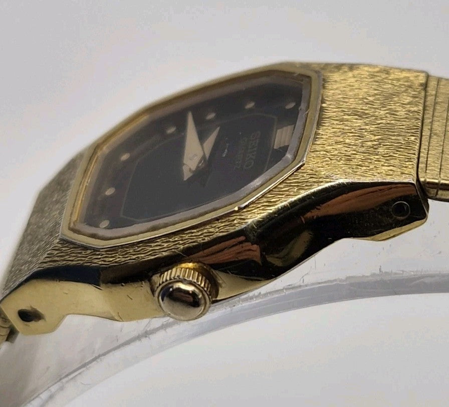 Vintage ladies' Seiko Quartz dress watch, 2P20-5H30. Working2