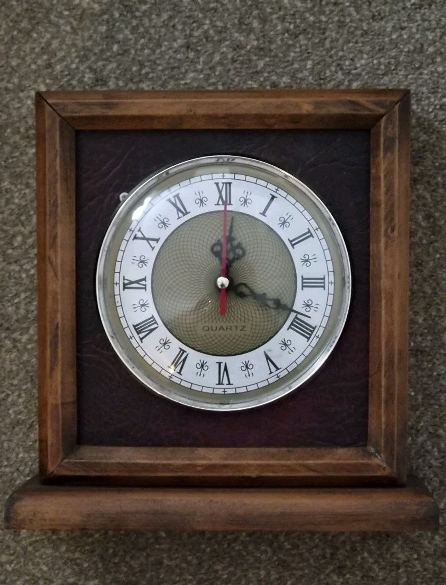 Wood QuartzMantel Clock0