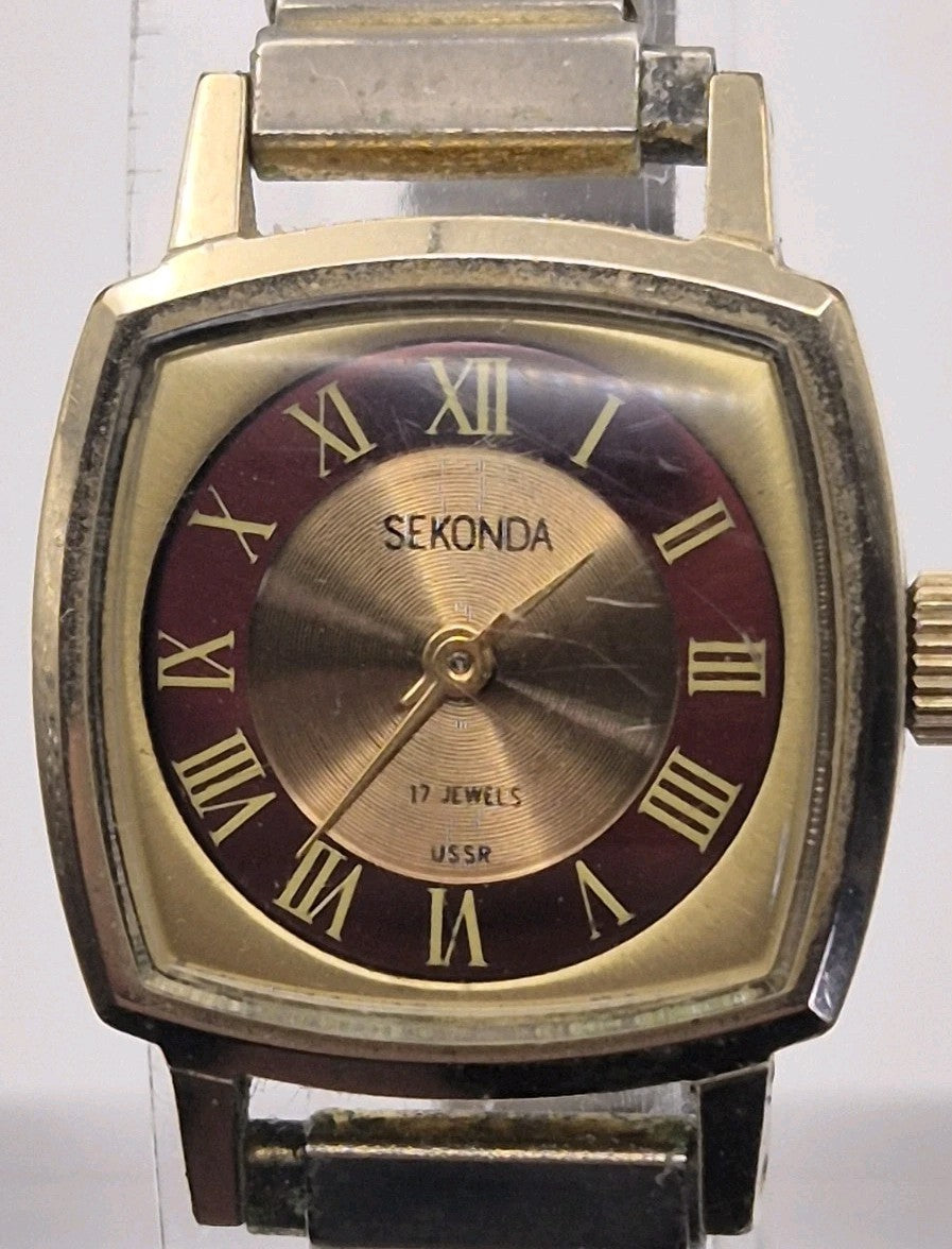 vintage Soviet-era Sekonda 17 Jewels ladies' mechanical wristwatch0