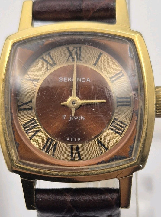 vintage Soviet-era Sekonda 17 Jewels ladies' mechanical wristwatch0