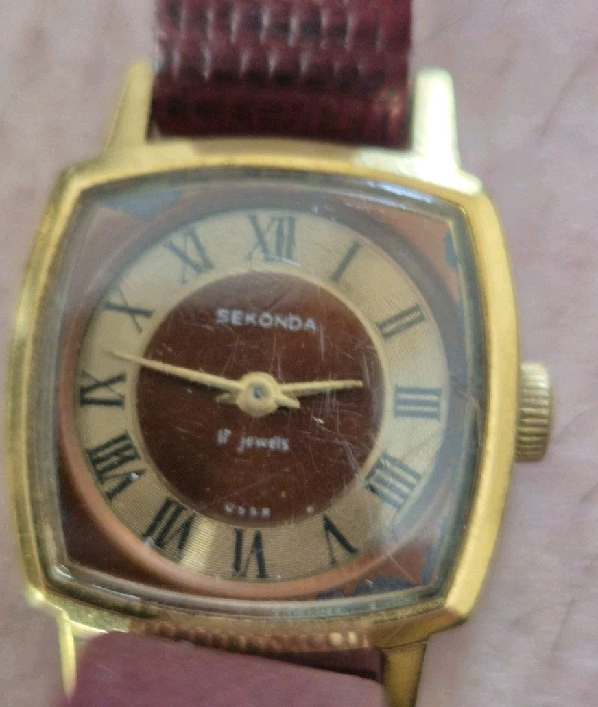 vintage Soviet-era Sekonda 17 Jewels ladies' mechanical wristwatch1