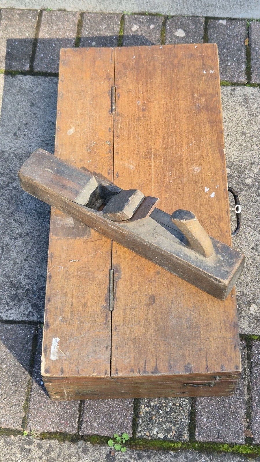 Vintage Carpenters Wooden Box And wooden plane0