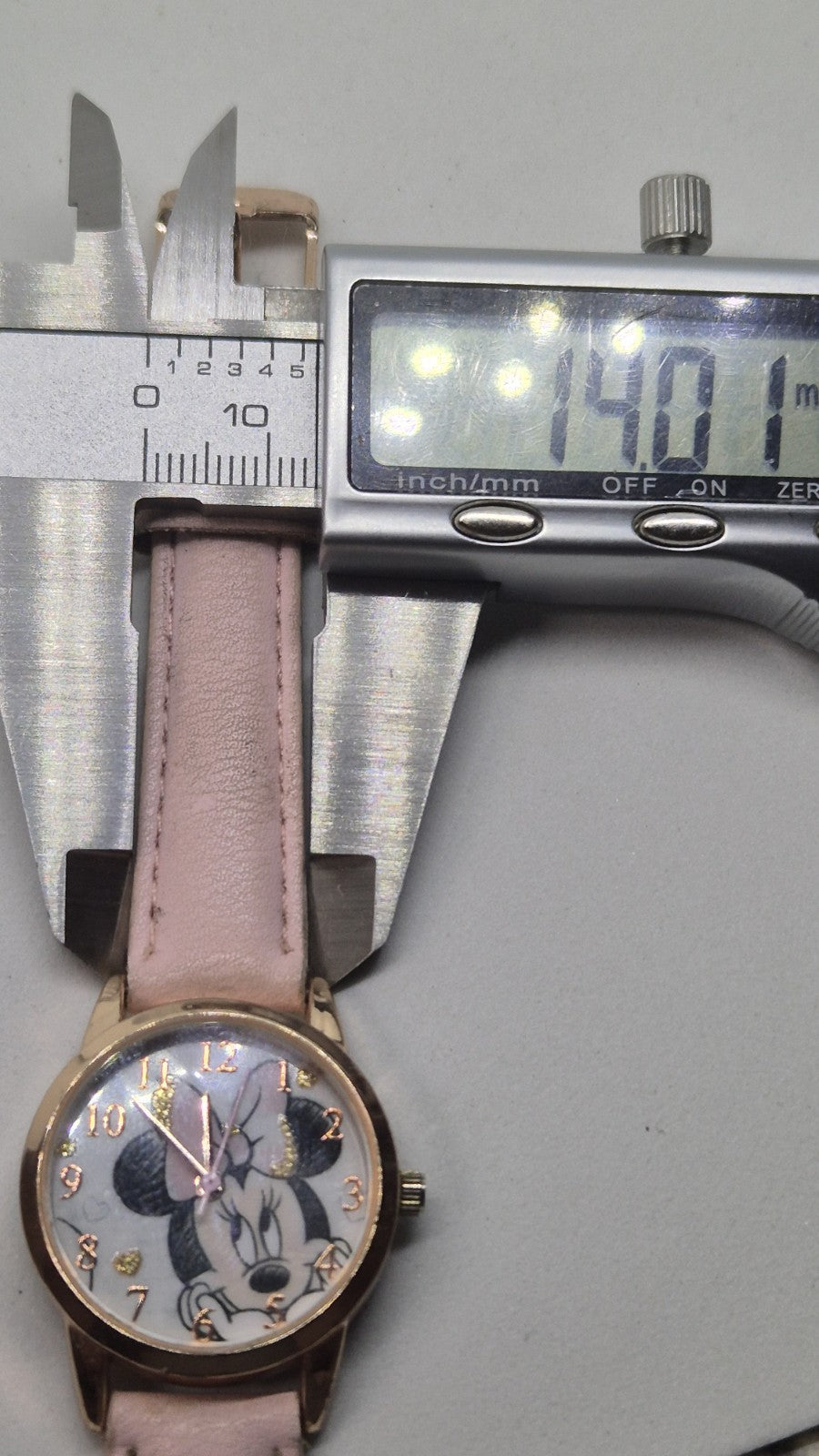 Disney Womens Analogue Classic Quartz Watch with Leather Strap13
