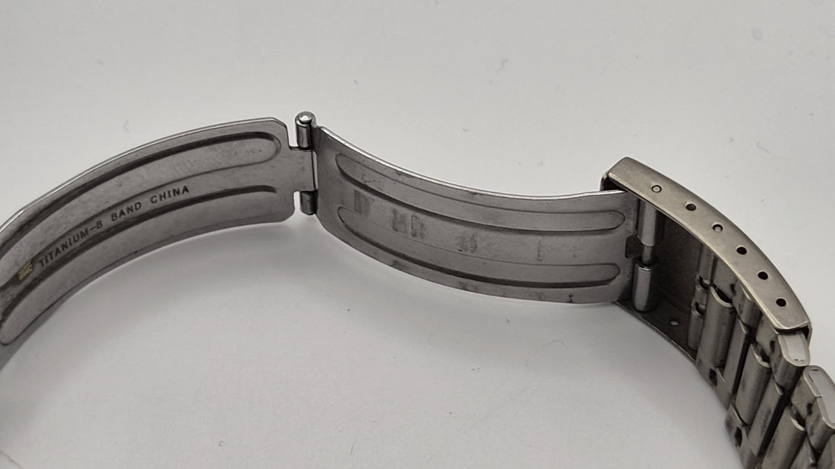 vintage Mens Pulsar Titanium VX42-X065  quartz watch  16