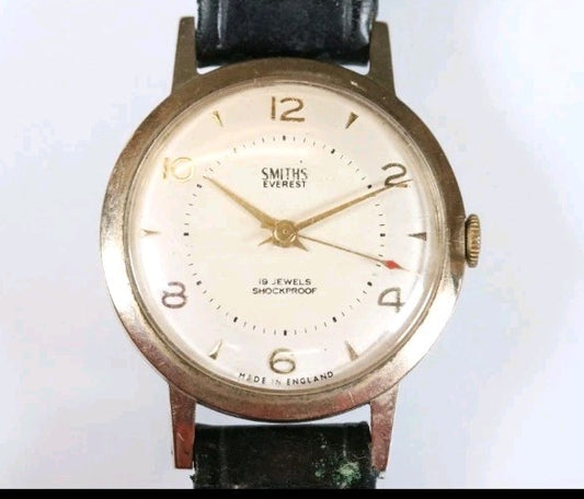 9ct gold Smiths Everest wrist watch. Working0