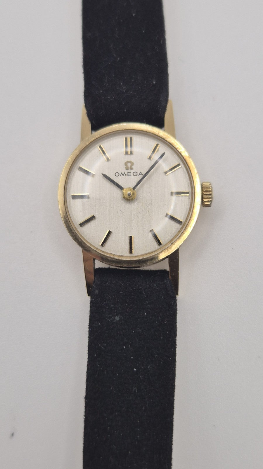 Omega Ladies Cal 625  9 carat Gold Manual Watch0