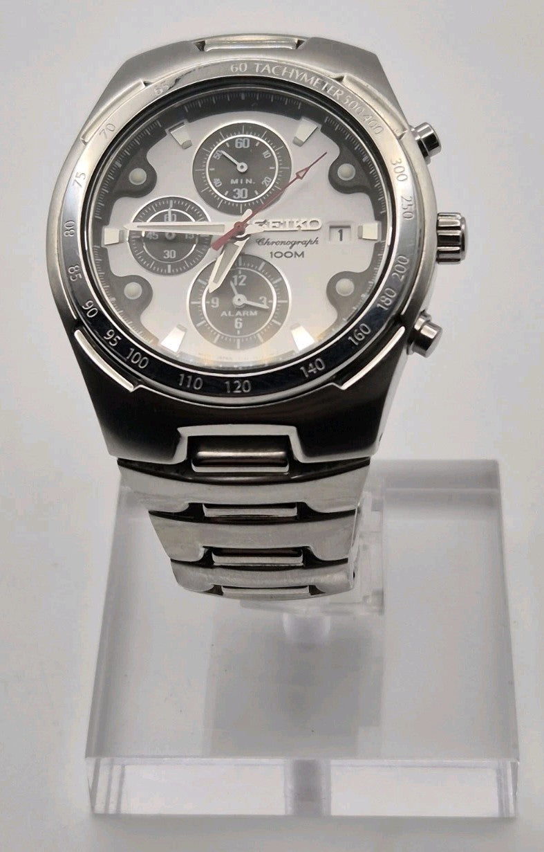 Seiko - Panda Dial Chronograph Cal. Seiko 7T62 Quartz Watch0