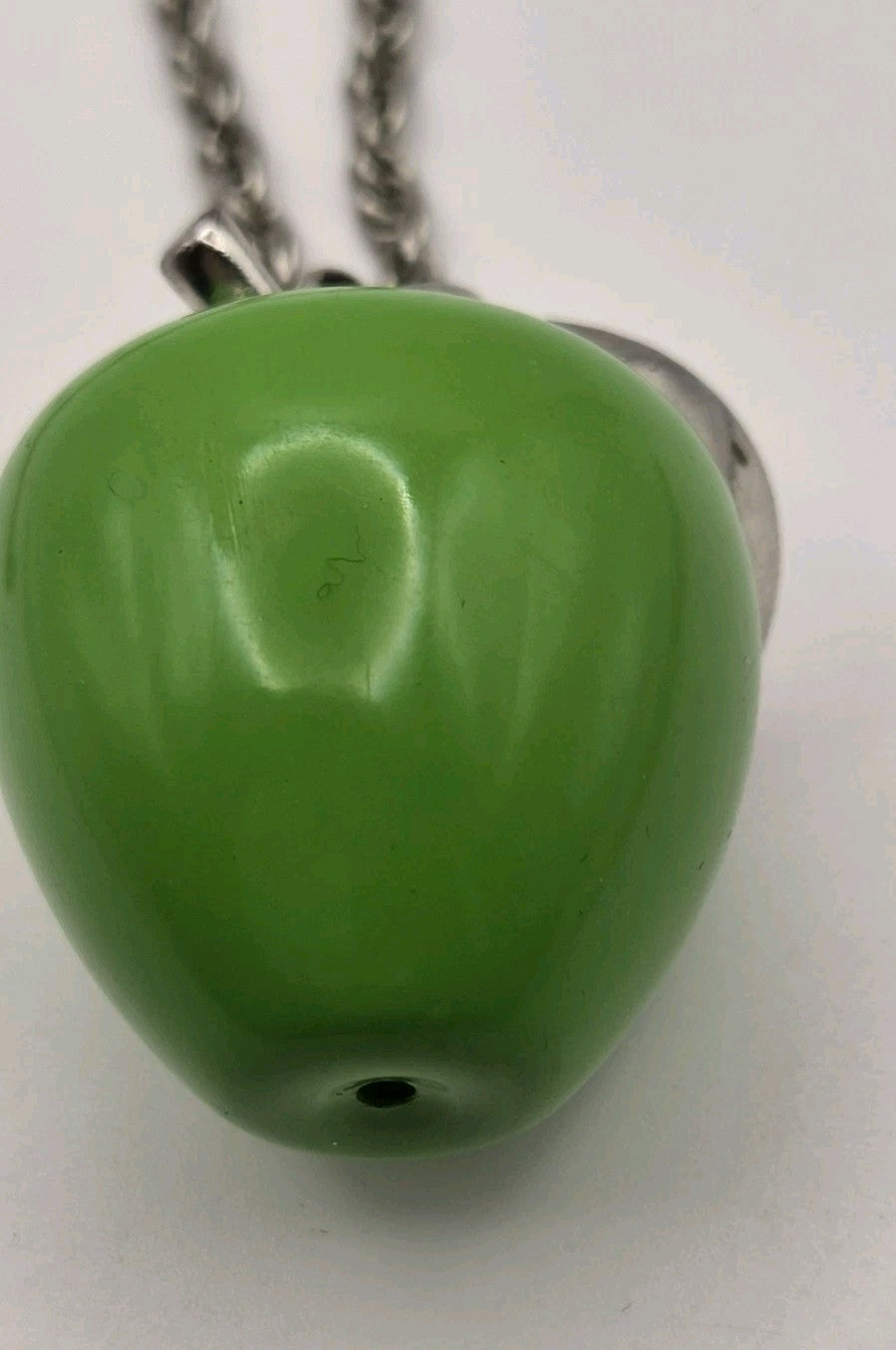 vintage green enamel and silvertone apple pendant necklace5