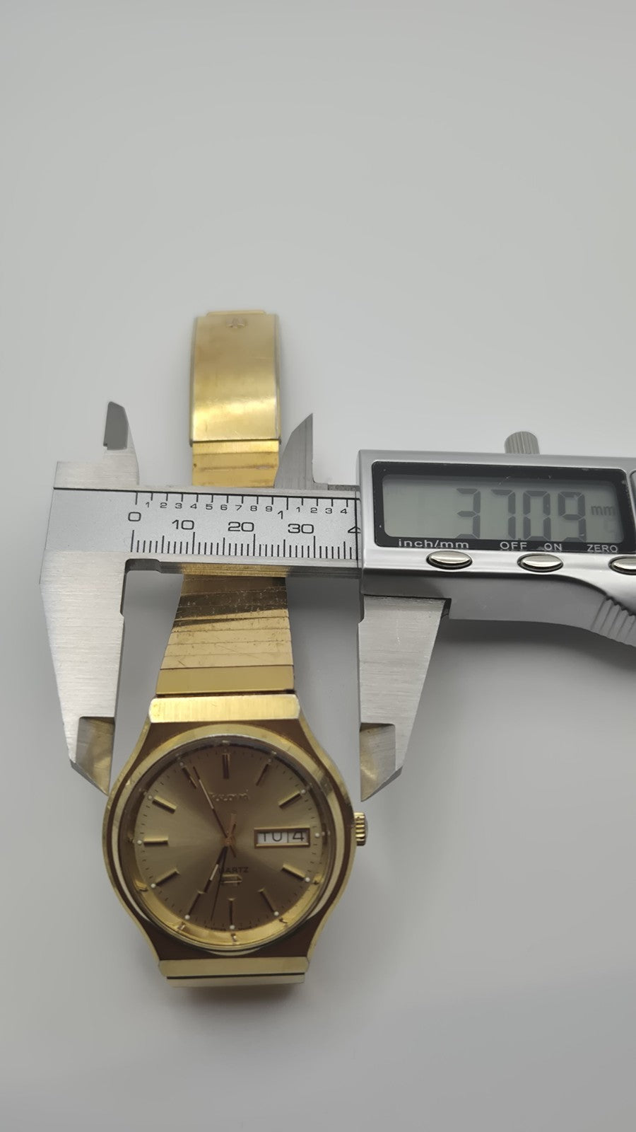 Vintage Bulova Quartz Mens Watch10