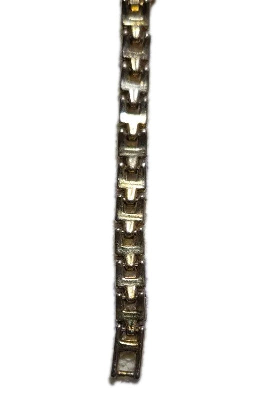A L Ladies Gold Tone Quartz Wristwatch2