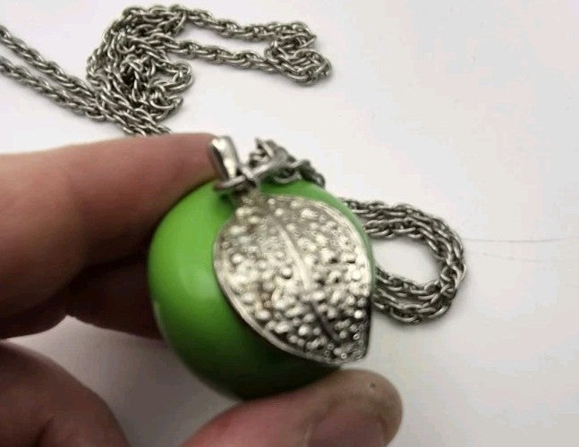 vintage green enamel and silvertone apple pendant necklace14