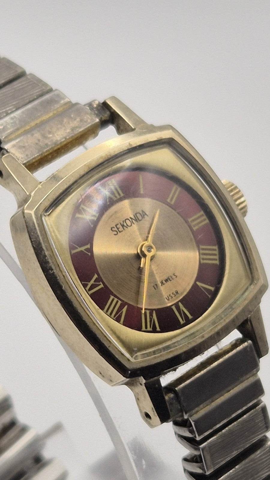 vintage Soviet-era Sekonda 17 Jewels ladies' mechanical wristwatch2