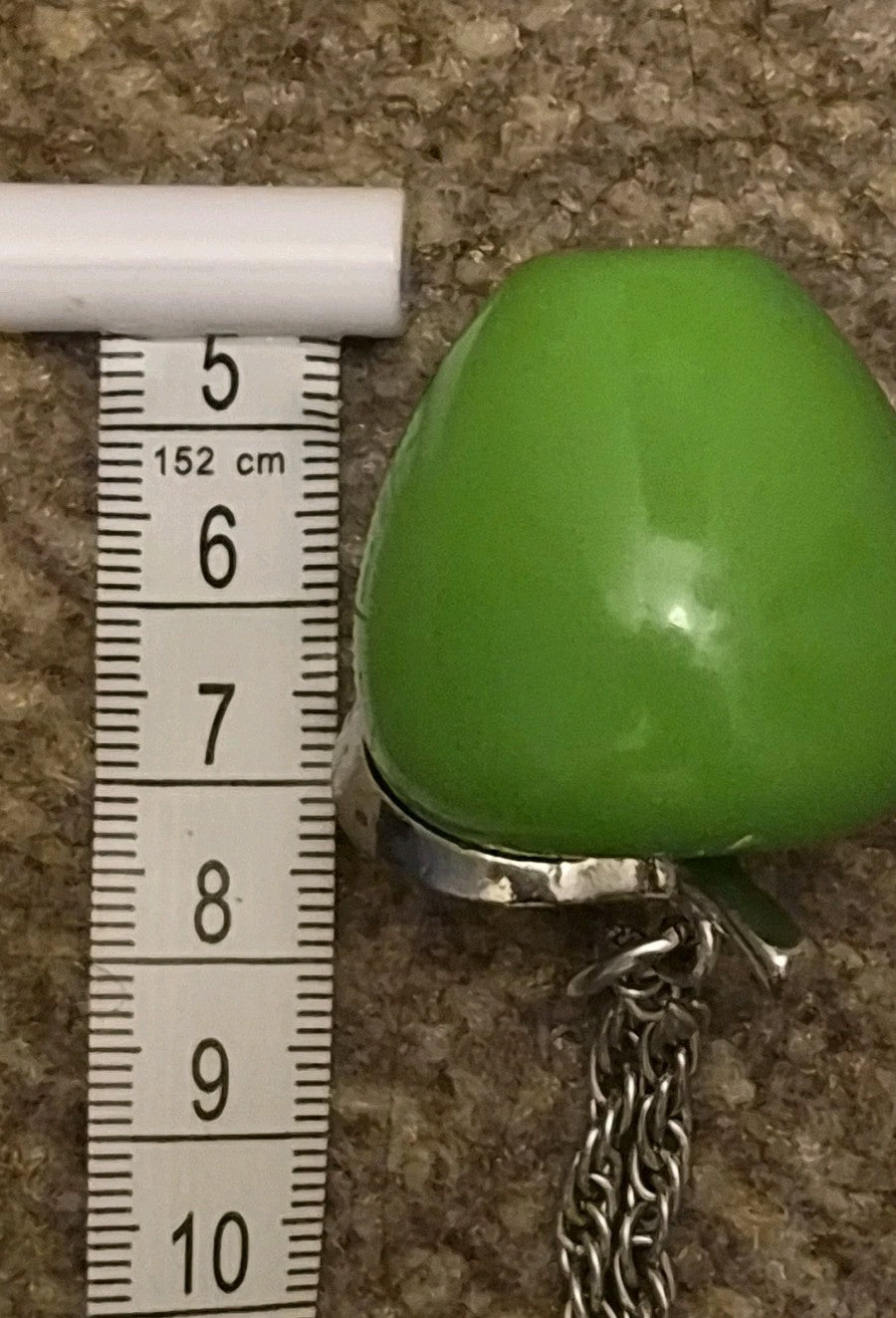 vintage green enamel and silvertone apple pendant necklace11