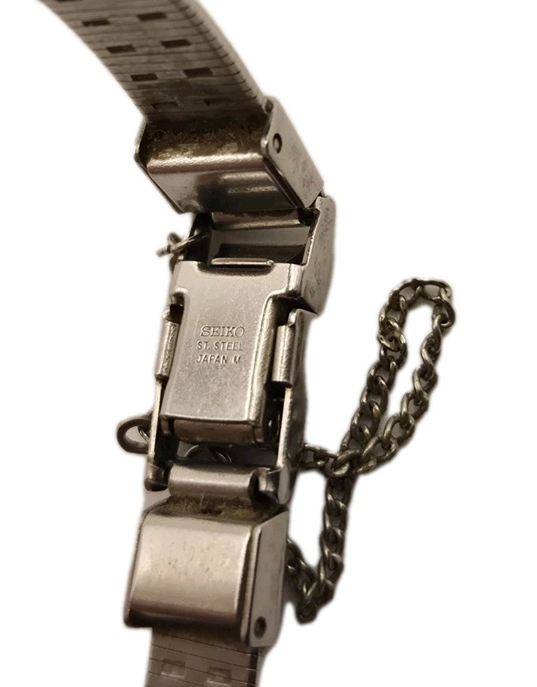 Seiko 2E206130 quartz watch6