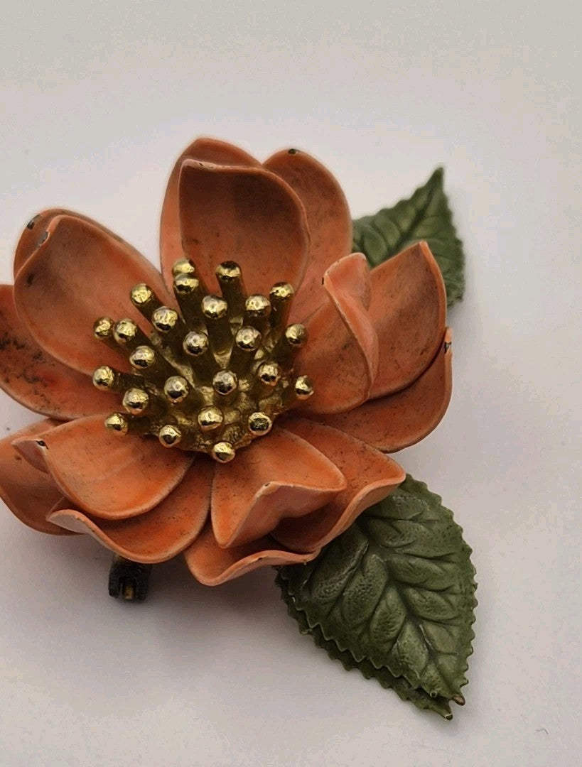 vintage dimensional floral brooch0