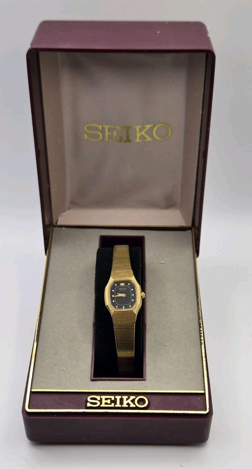 Vintage ladies' Seiko Quartz dress watch, 2P20-5H30. Working0
