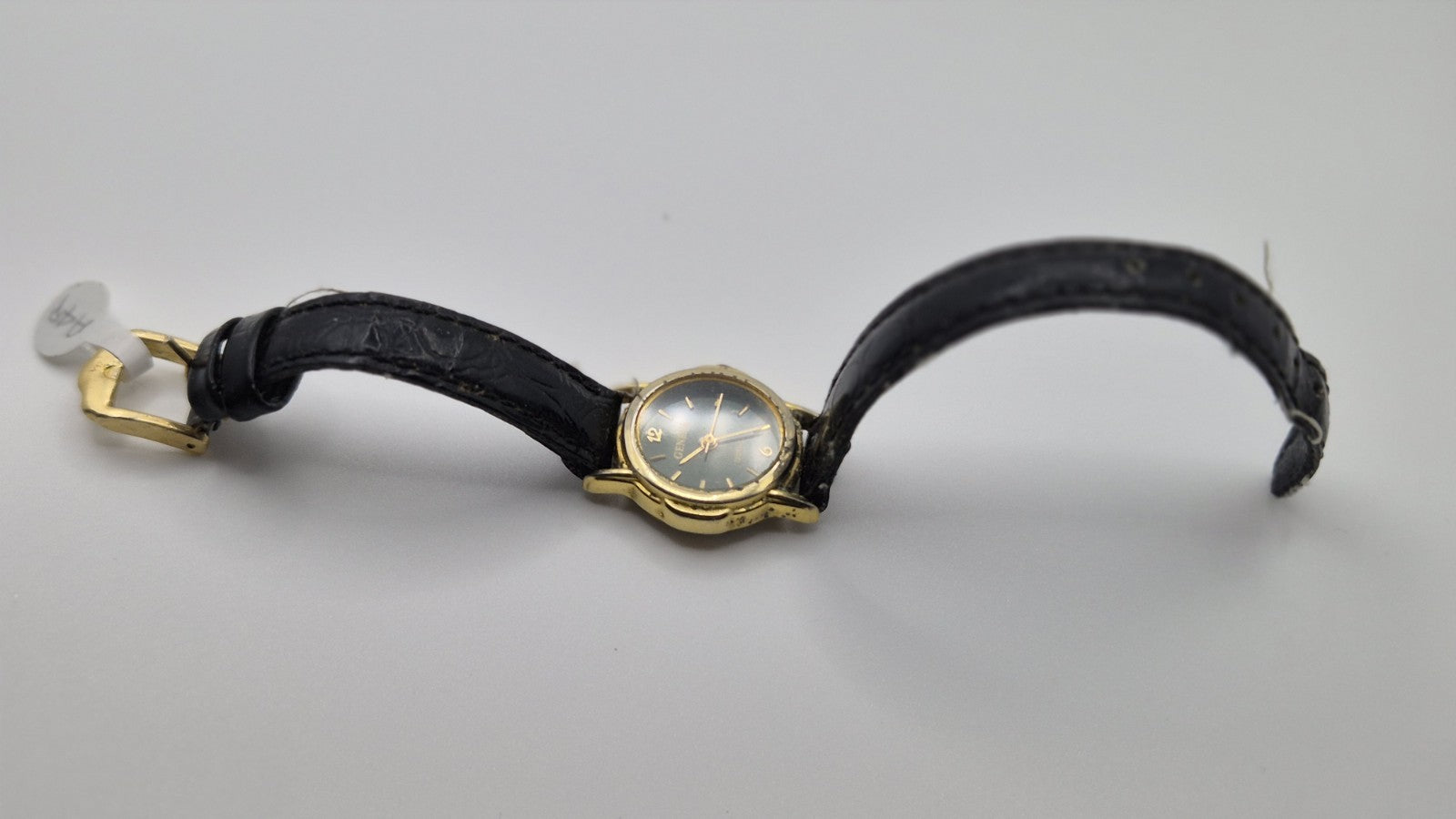 Geneva women's quartz watch with a green dial and goldtone case.4