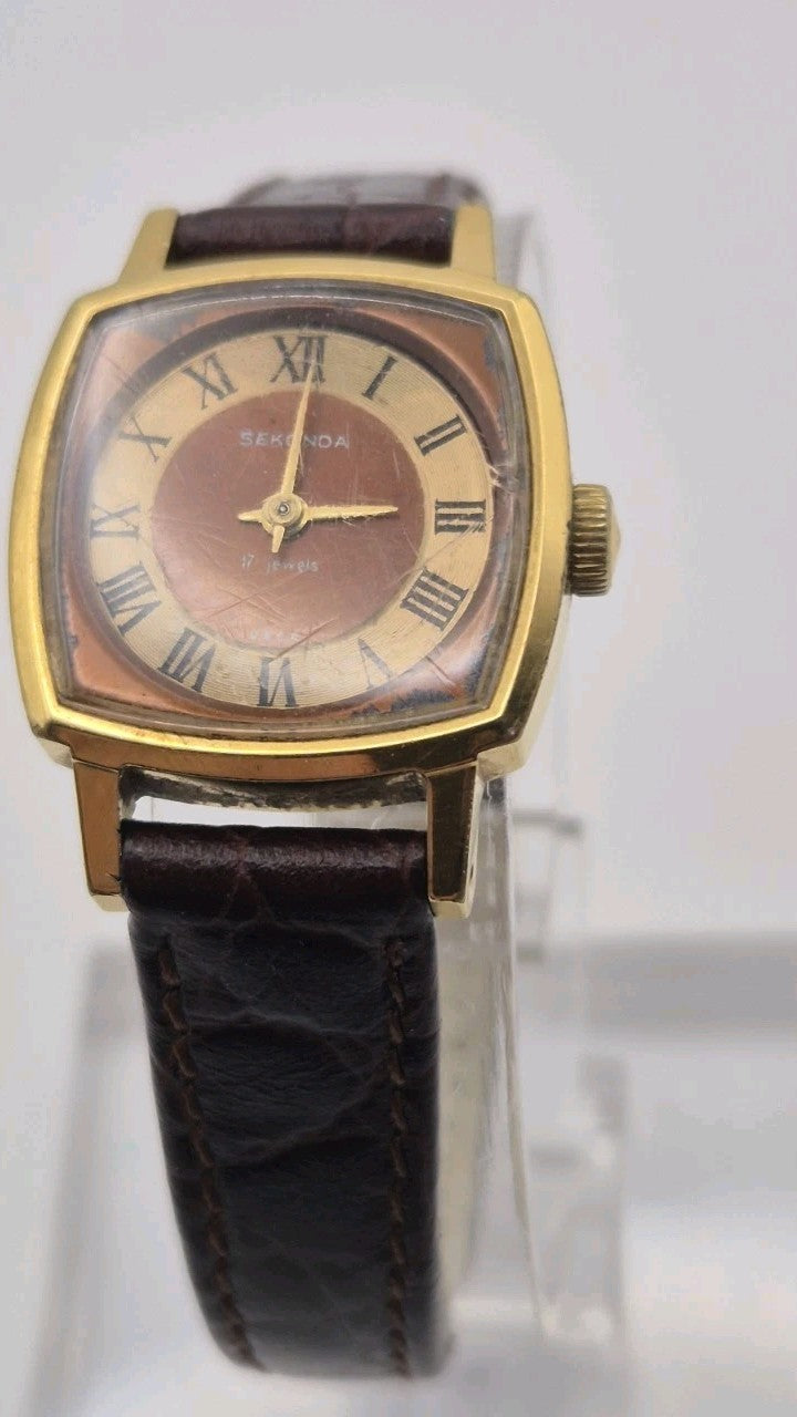 vintage Soviet-era Sekonda 17 Jewels ladies' mechanical wristwatch9