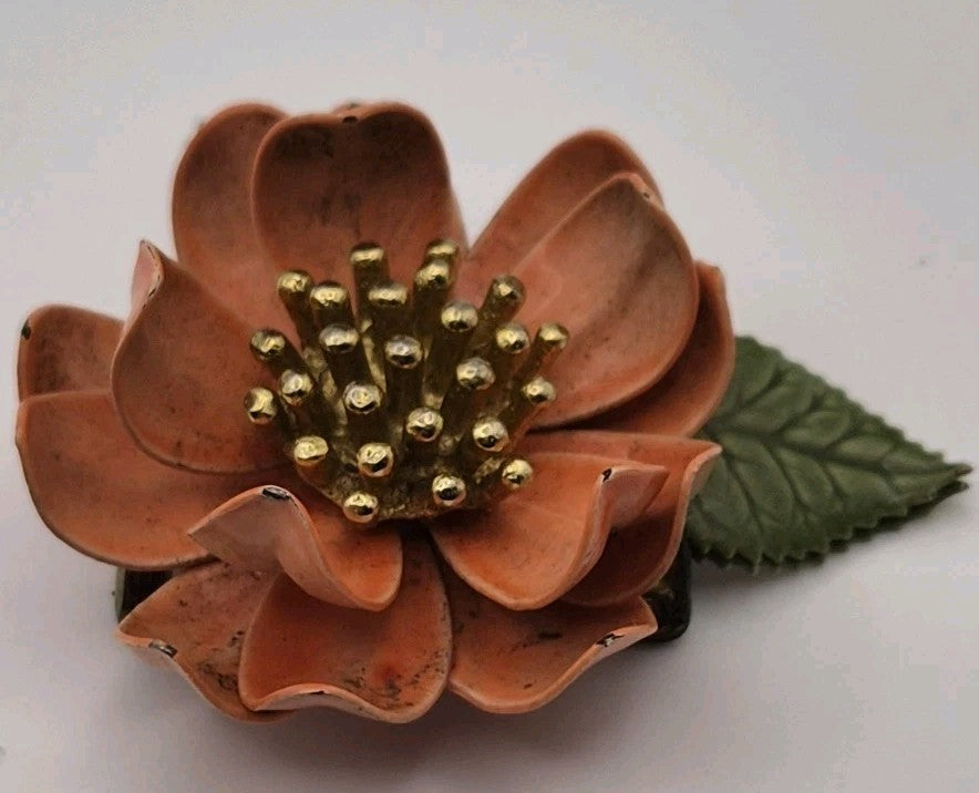 vintage dimensional floral brooch1