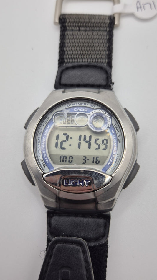 Casio W-752 digital watch0