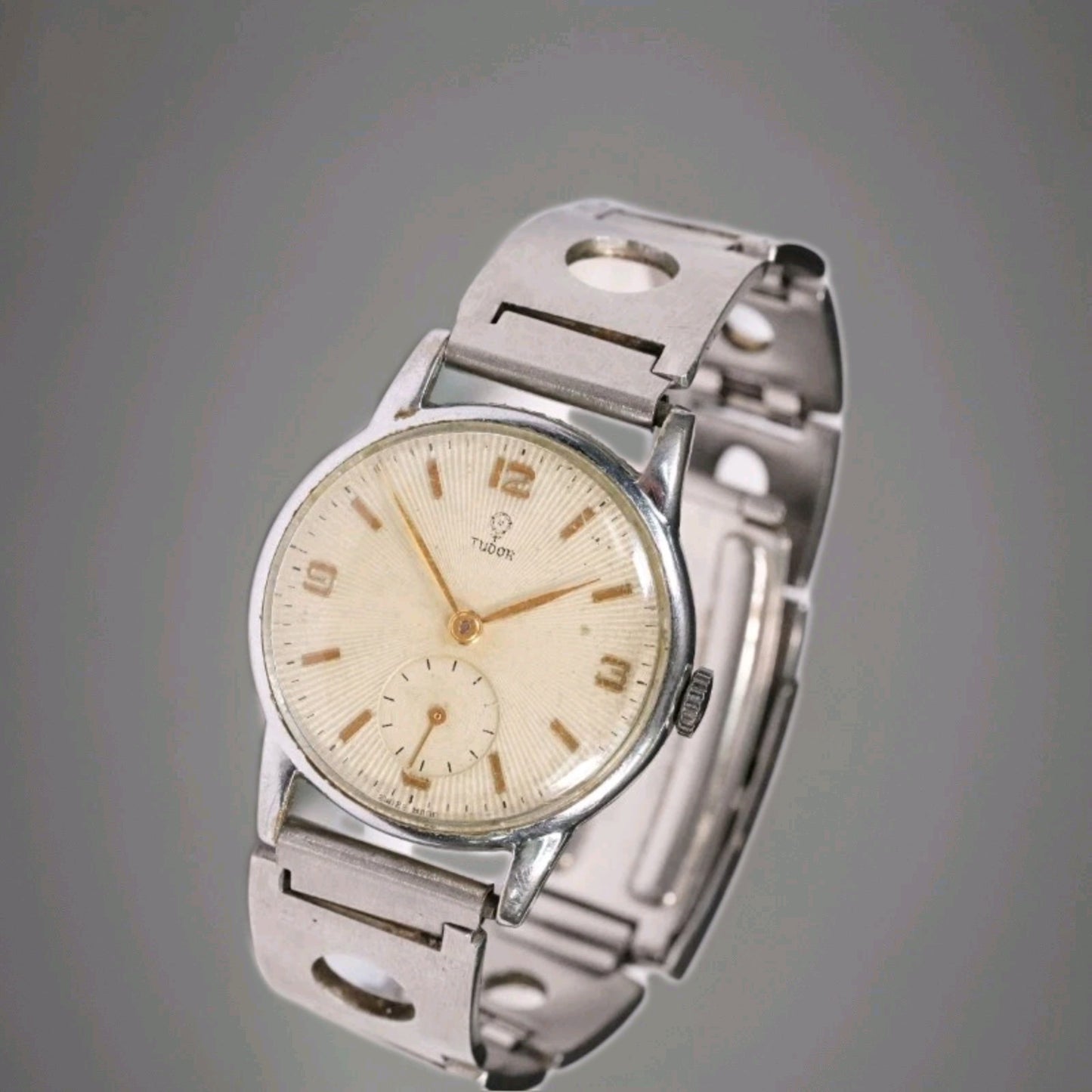 Mens Tudor mid 20th Century wrist watch0