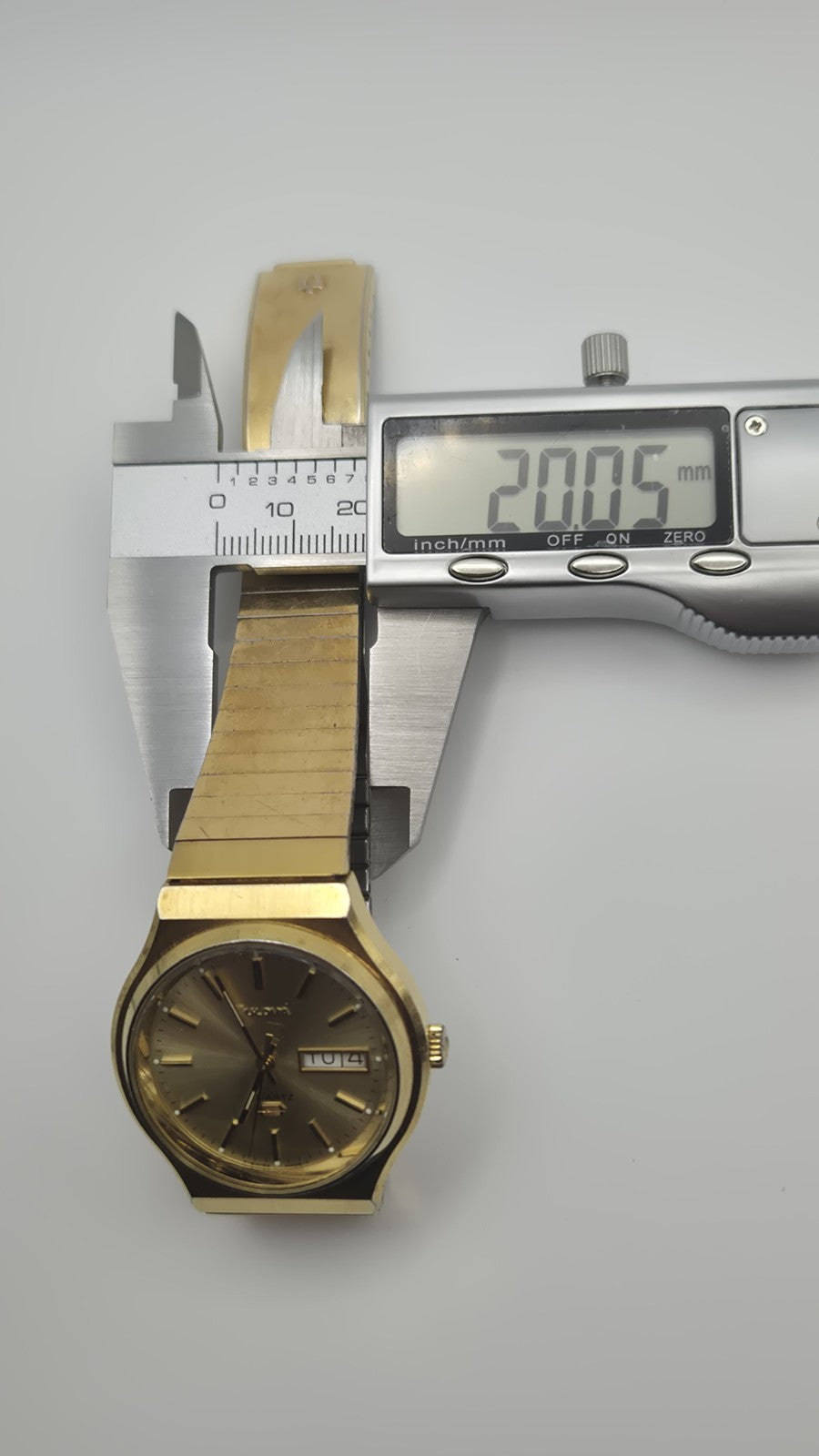 Vintage Bulova Quartz Mens Watch9