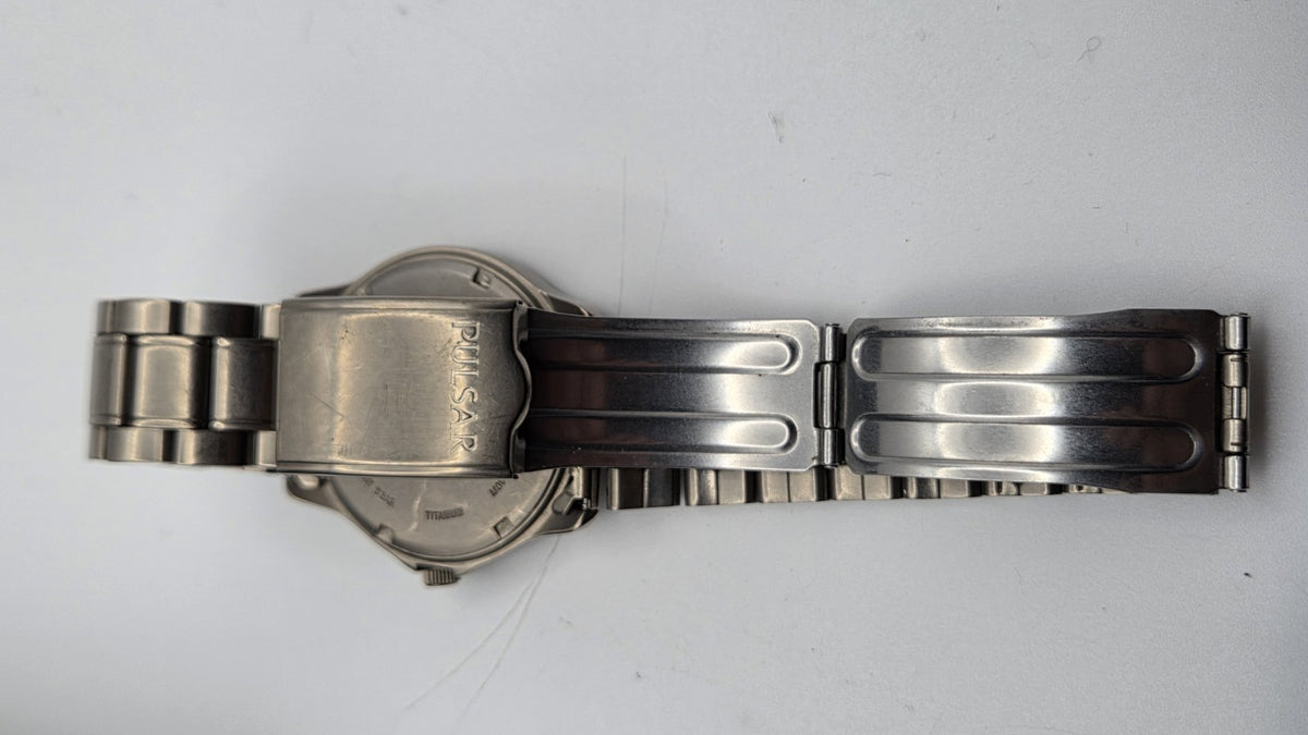 vintage Mens Pulsar Titanium VX42-X065  quartz watch  17