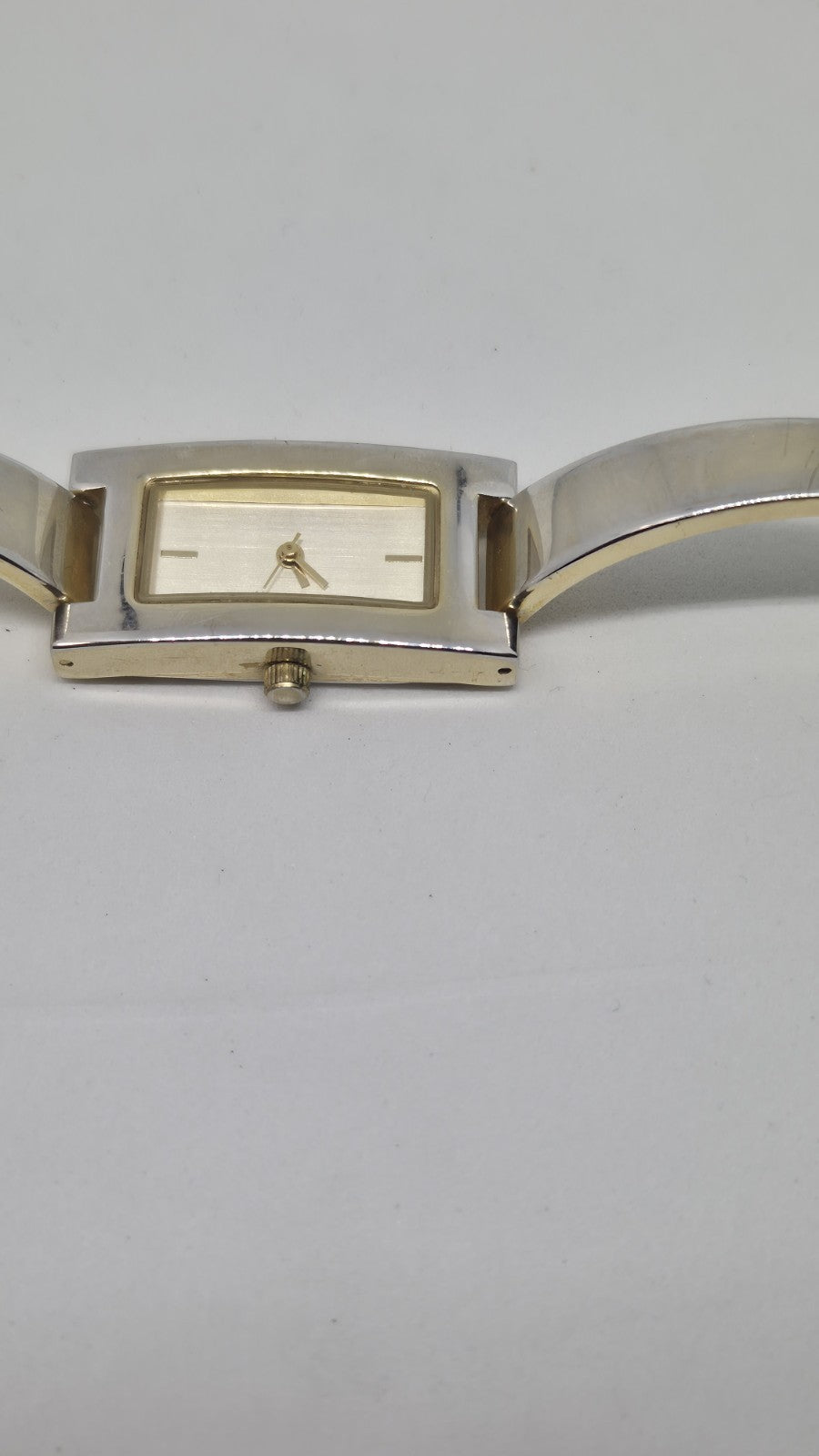 New Look Ladies Gold Tone Wristwatch Excellent Working Order New Battery Fitted20