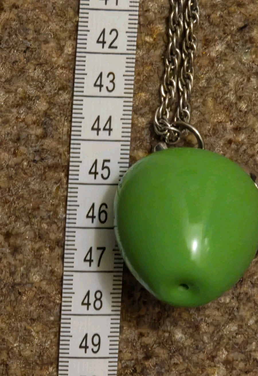 vintage green enamel and silvertone apple pendant necklace13