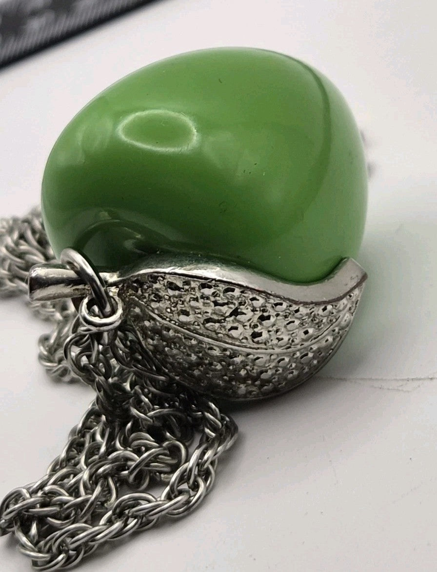vintage green enamel and silvertone apple pendant necklace15