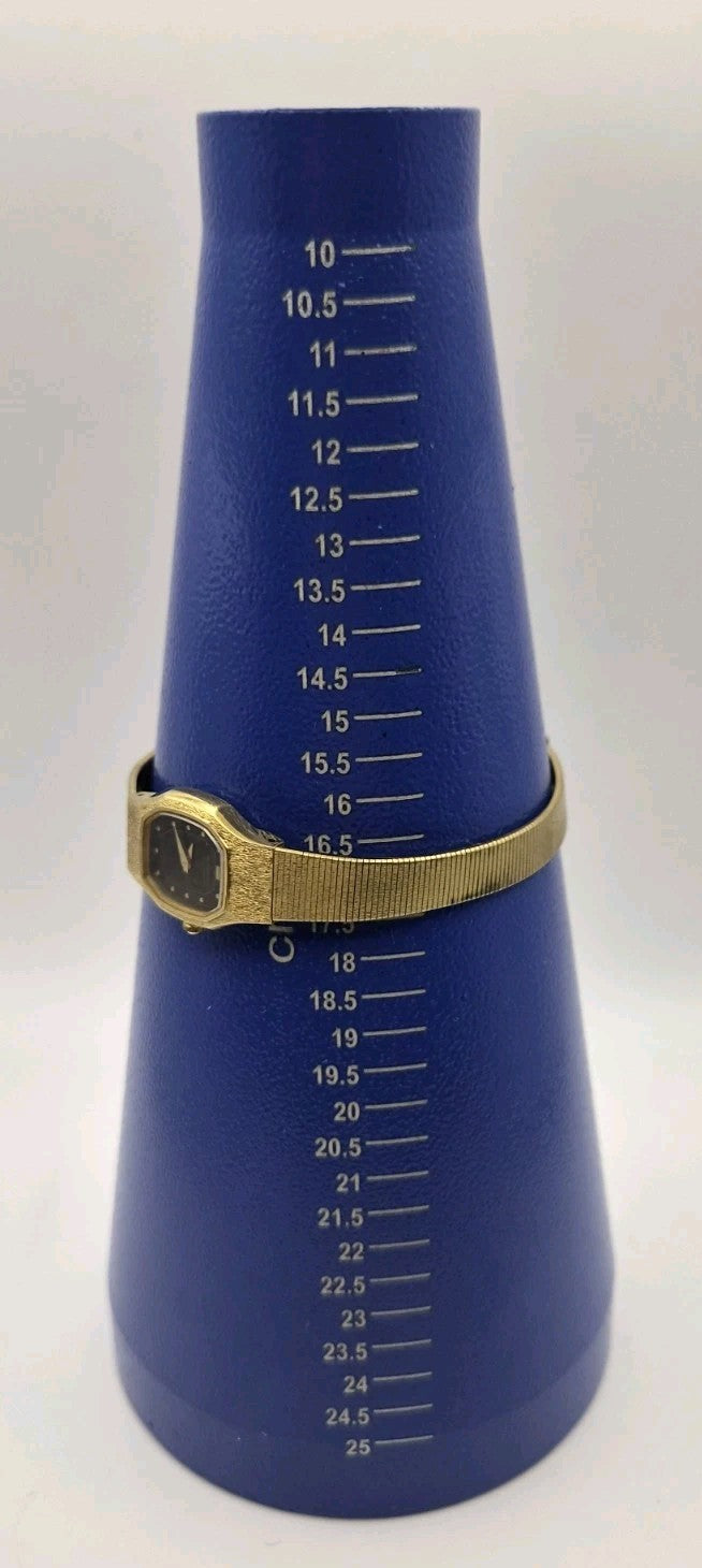 Vintage ladies' Seiko Quartz dress watch, 2P20-5H30. Working15