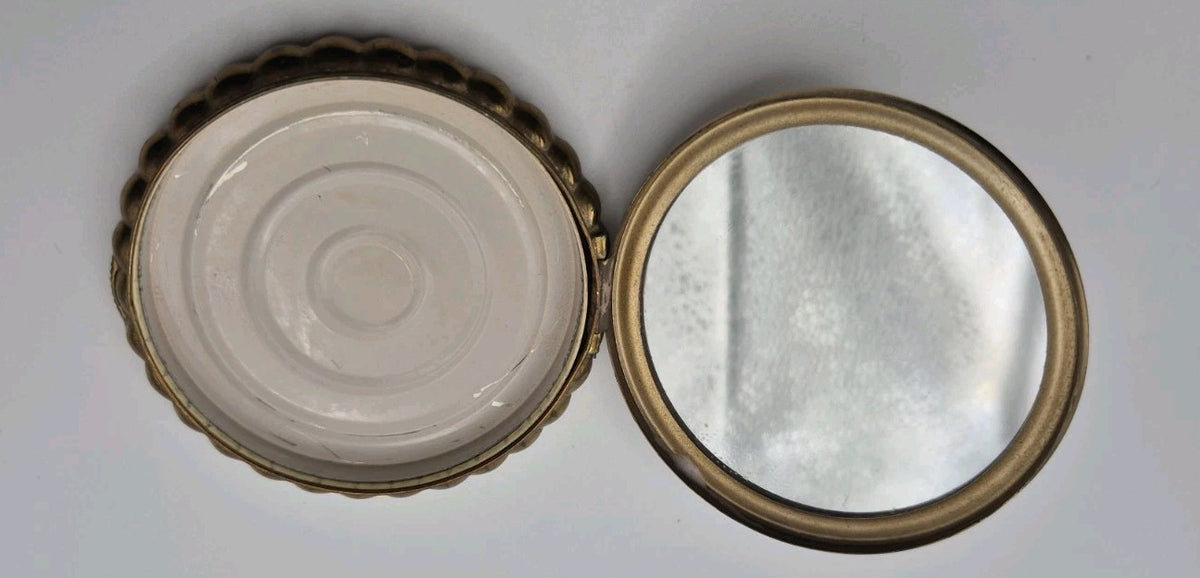 Vintage KIGU fish Makeup compact2