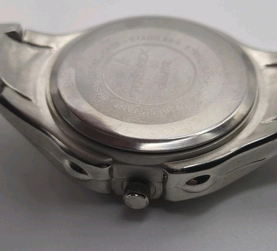 Mens Quemex quartz wristwatch with a silver-tone stainless steel case and...14