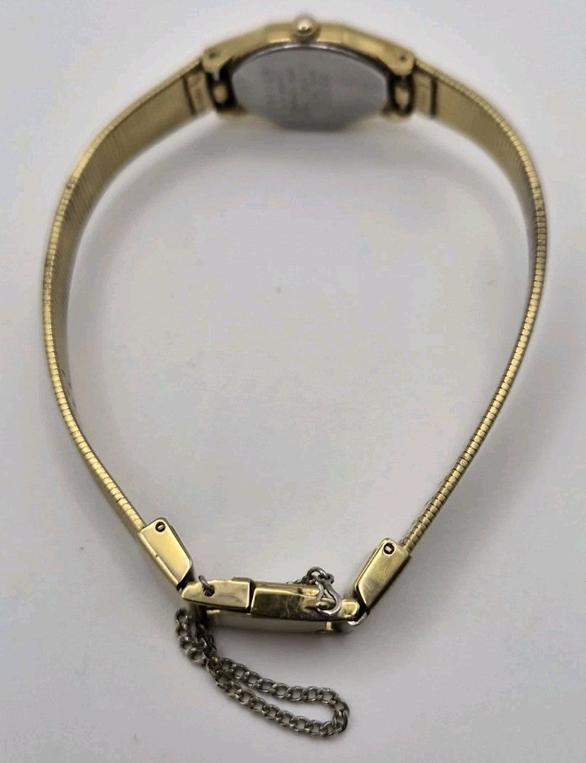 Vintage ladies' Seiko Quartz dress watch, 2P20-5H30. Working9