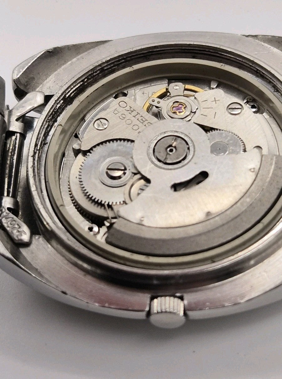 Vintage Seiko Automatic 7006 8040 Day Date Silver Dial – 19J – Japan17
