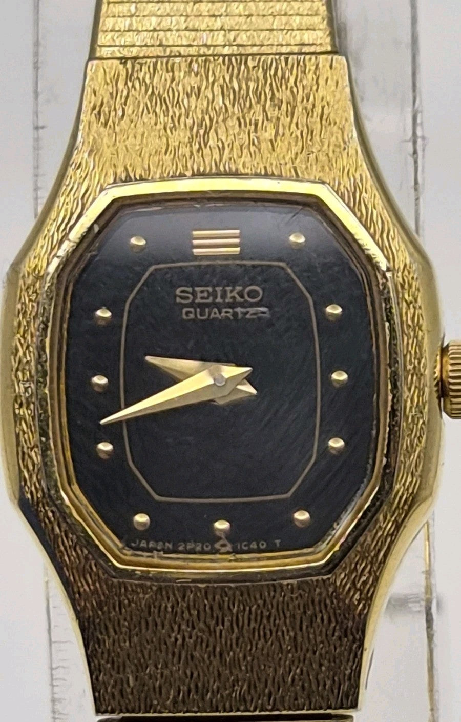 Vintage ladies' Seiko Quartz dress watch, 2P20-5H30. Working7