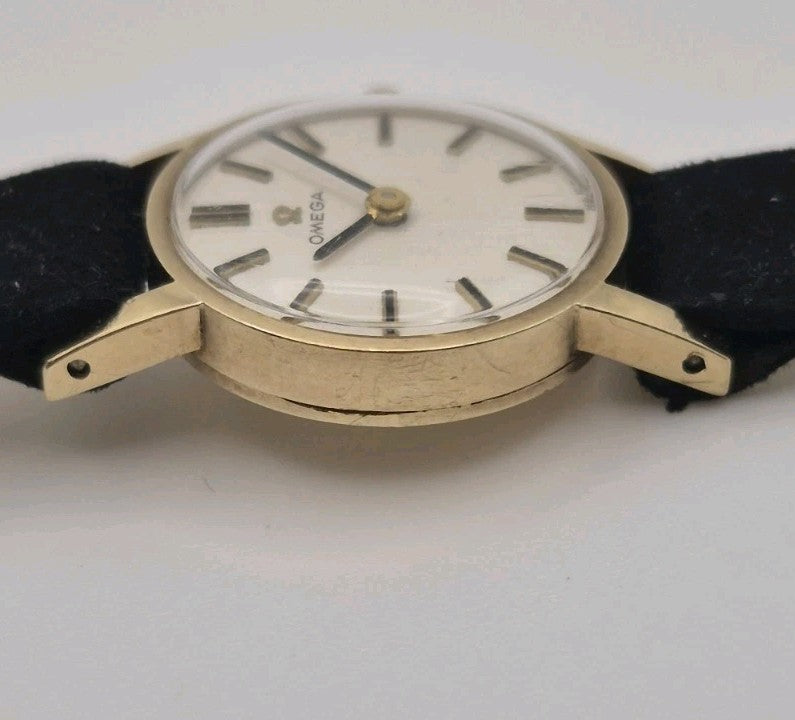 Omega Ladies Cal 625  9 carat Gold Manual Watch1