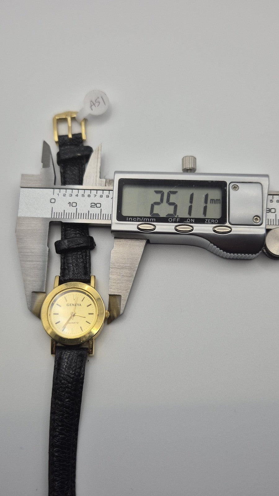 Ladies Geneva Quartz Watch With Gold Coloured Face And Case13