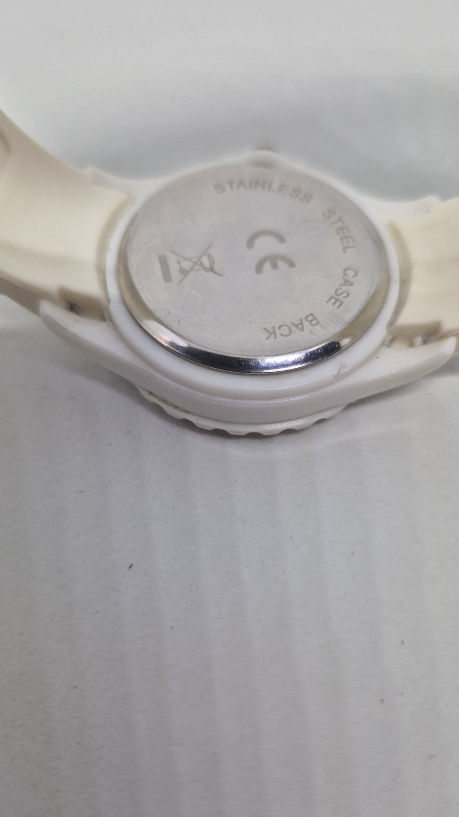 White and rose gold tone, plastic, quartz wrist watch9