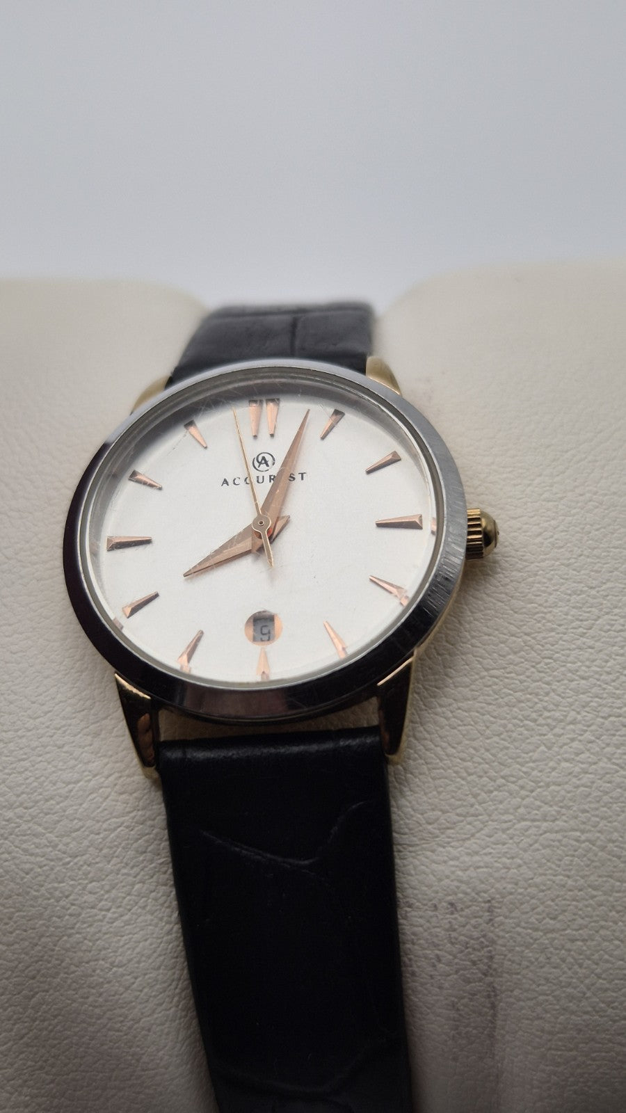 Accurist Ladies Classic Date wristwatch model 8073 with a white dial and...9