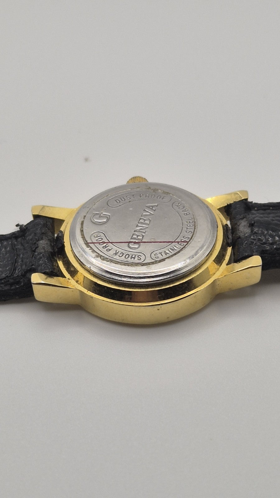 Ladies Geneva Quartz Watch With Gold Coloured Face And Case8